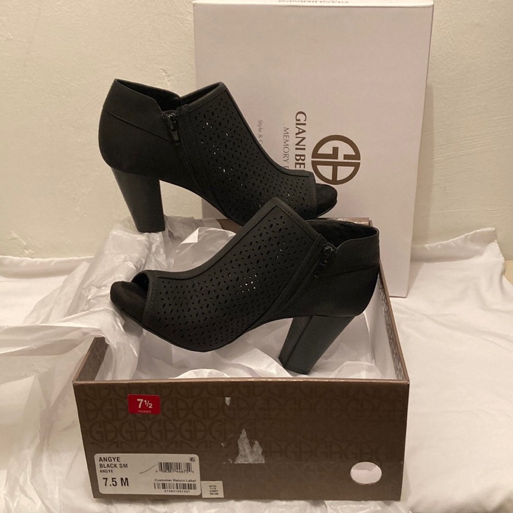 Pepe toe Giani Bernini Hills.  Brand new in box never worn.  Bought at Macy’s.